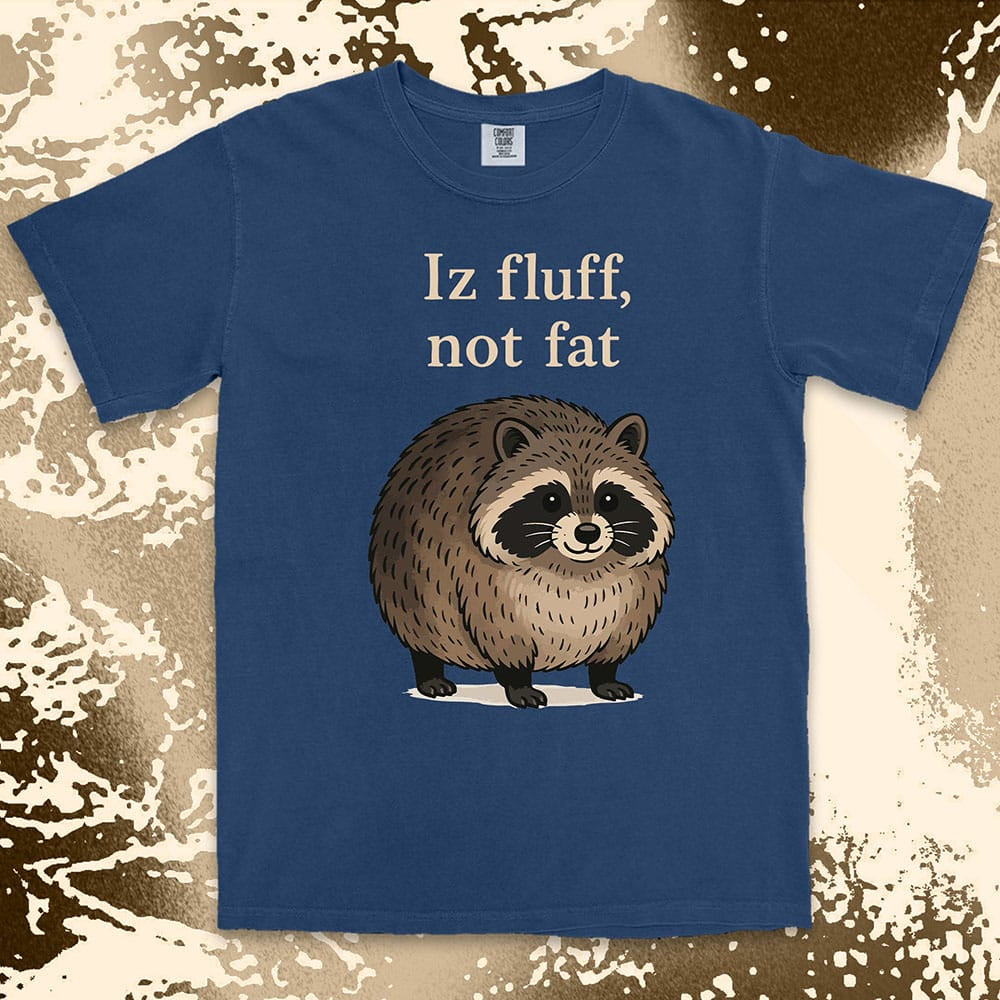 Funny raccoon shirt with “Iz fluff not fat” quote, cute fluffy animal design