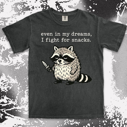 funny raccoon comfort colors t-shirt even in my dreams I fight for snacks with knife illustration